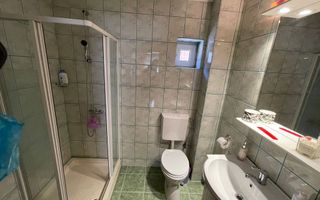 Casă cu 6 camere, teren 912 mp, garaj dublu, în zona Cetate-Schit - Poză 8
