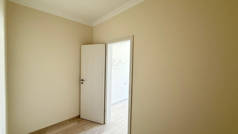 Locatie excelenta. Spatios 60 mp. Dressing. Asfalt. Loc de parcare. - Poză 7
