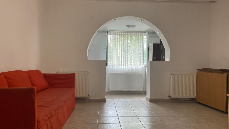 Modificat in 3 camere! Vanzare apartament in Targoviste-Micro 4 - Poză 2