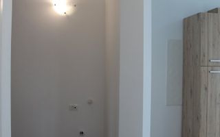 Timisoara - Giroc - Benzinaria ESSO, spatiu de depozitare generos. - Poză 15