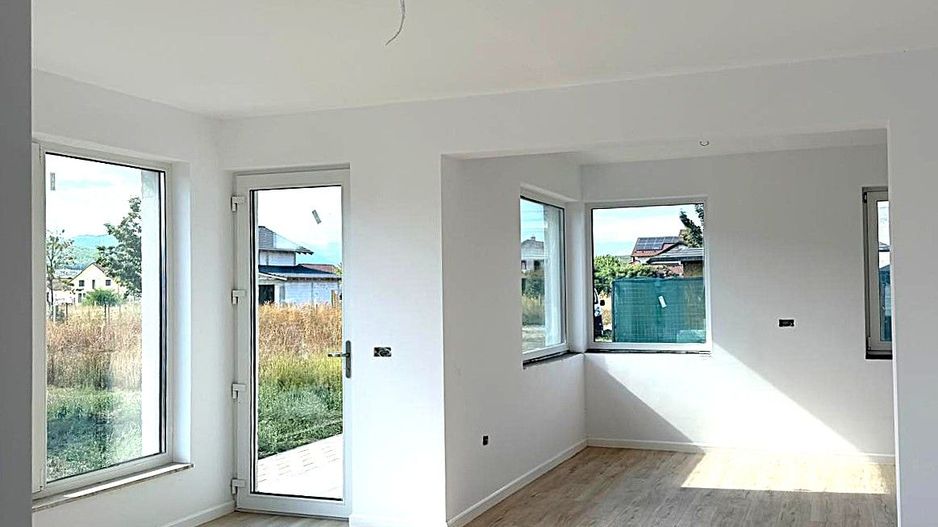 Casa de vanzare pe un singur nivel zona ORIZONT pret 220 negociabil - Poză 4