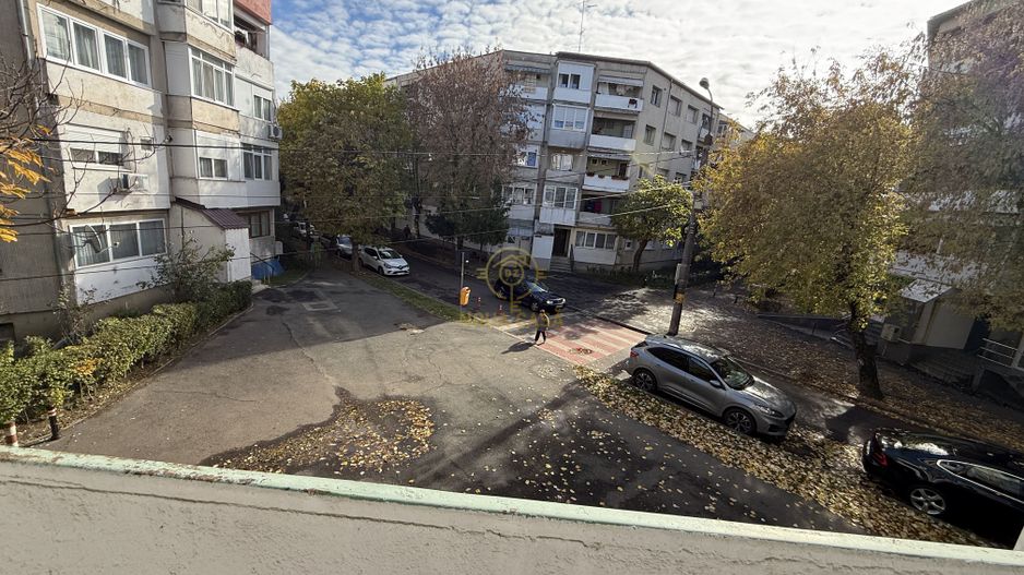 De vanzare Apartament Etajul 1 Micro 16/Zona Foarte Buna - Poză 2