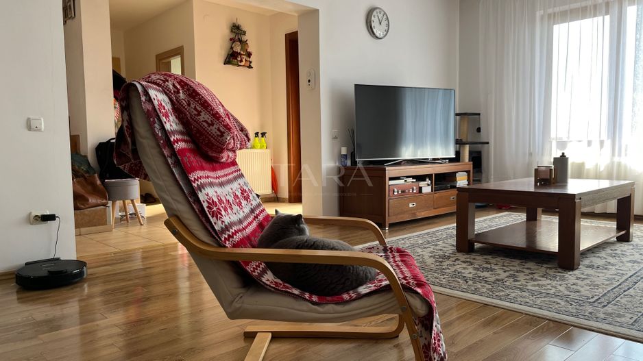 Casă spațioasă într-o zonă cu priveliște deosebită, Dambul Rotund - Poză 2