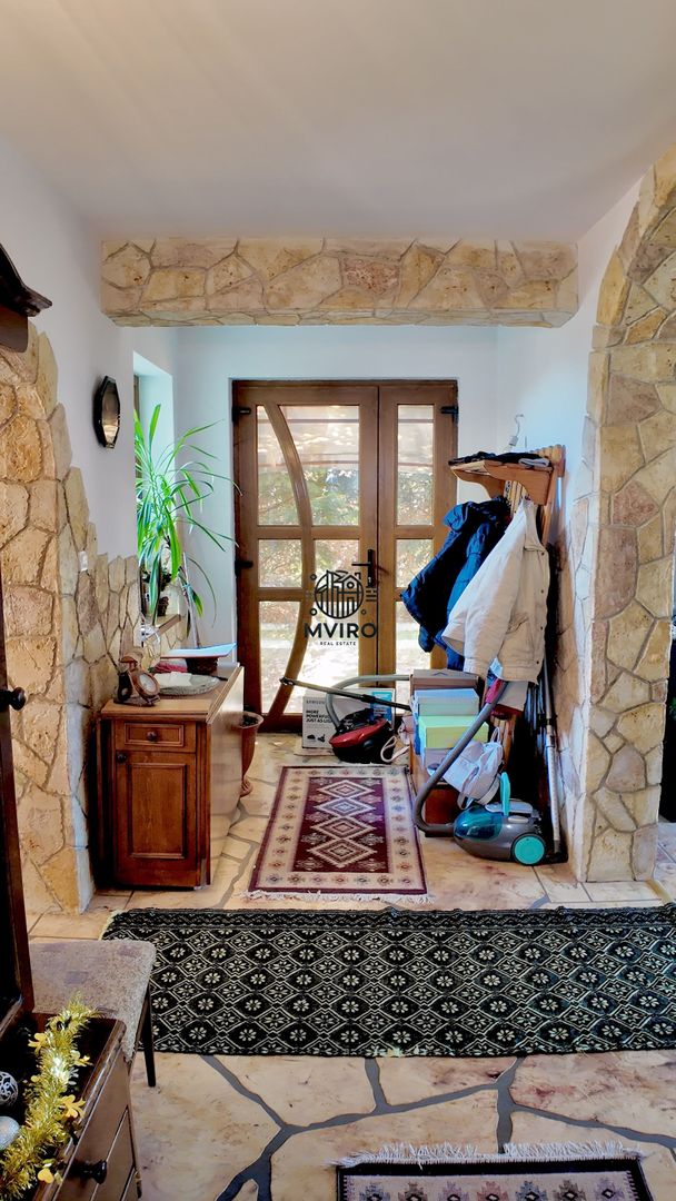 Casa de vanzare in Targoviste - 5 camere, 2 garaje, teren generos - Poză 10