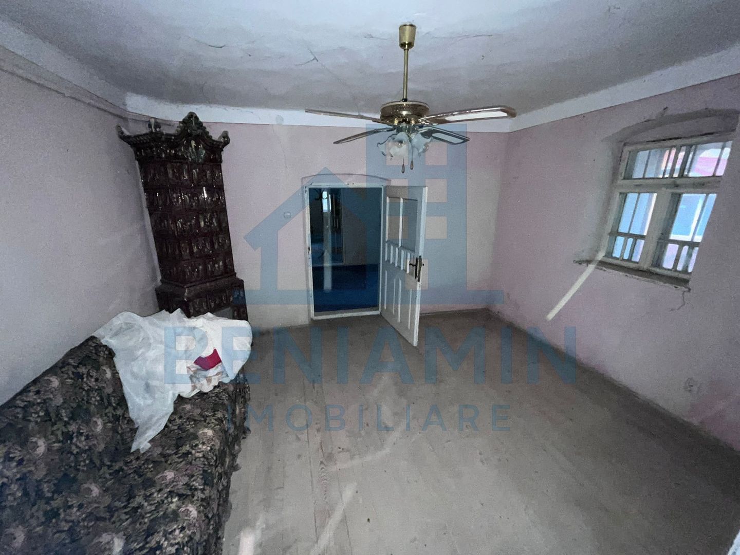 Casă cu personalitate și teren generos in Livezi, comuna Podari - Poză 6