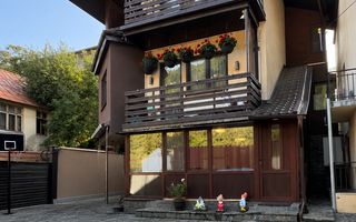 Vilă elegantă în Sinaia pe Calea Prahovei - Poză 1