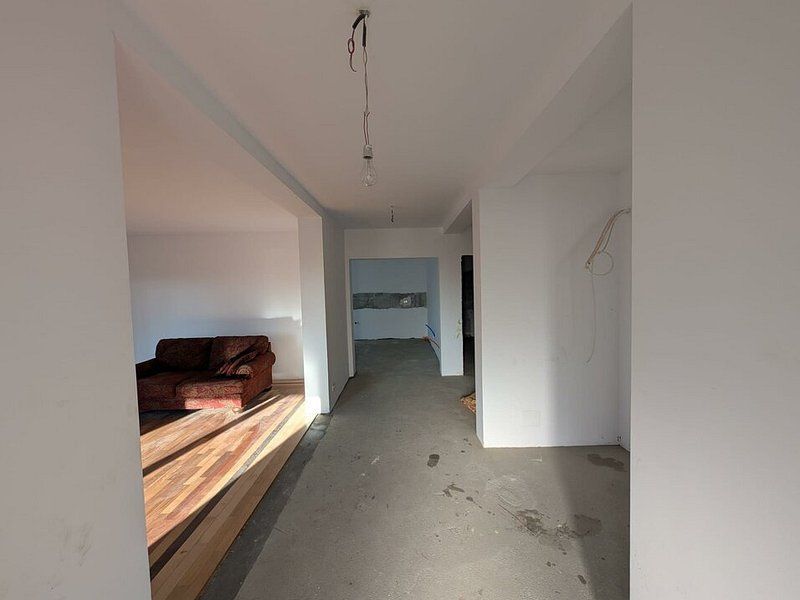 Casă Spațioasă 242 mp Utili și 600 mp Teren – Dragomirești-Deal - Poză 17