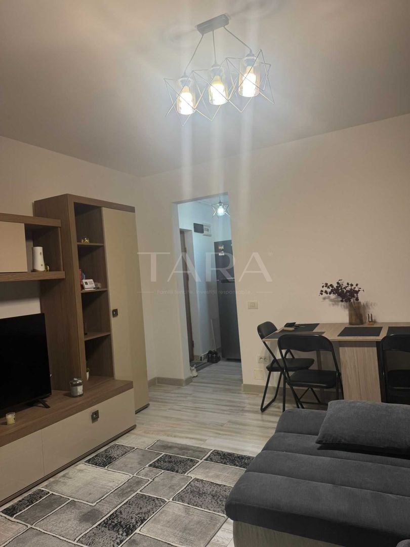 Apartament 2 camere, mobilat și utilat complet, loc de parcare, balcon - Poză 1