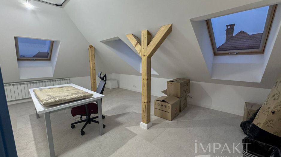 Vila impresionanta cu 12 incaperi in Andrei Muresanu - Poză 22