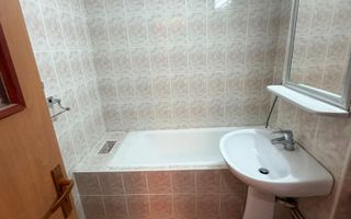 Apartament cu 3 camere, decomandat, zona 9 Mai - Poză 11