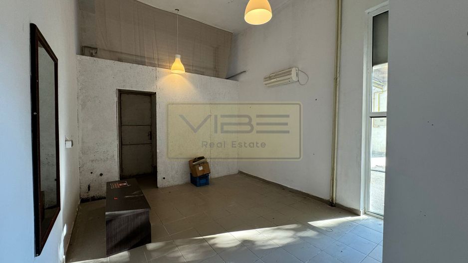 Spatiu comercial cu vad Pta Nicolina - Podu Ros - Poză 2