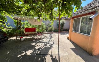 casa individuala Varias apa centrala pe gaz canalizare 1500mp - Poză 1