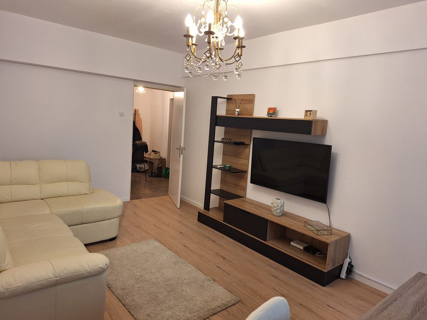 Apartament cu 2 camere , zona piata centrala - Poză 3