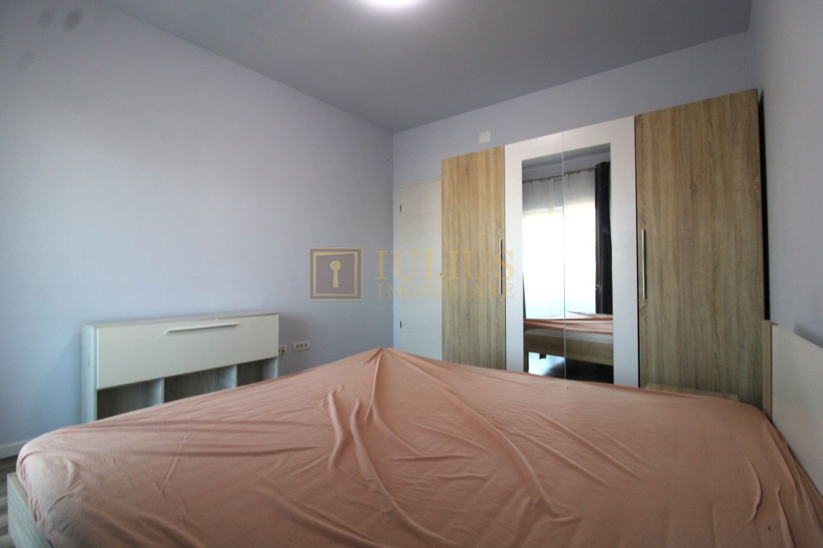 Casa cu 3 camere, locuri de  parcare, curte - Poză 8