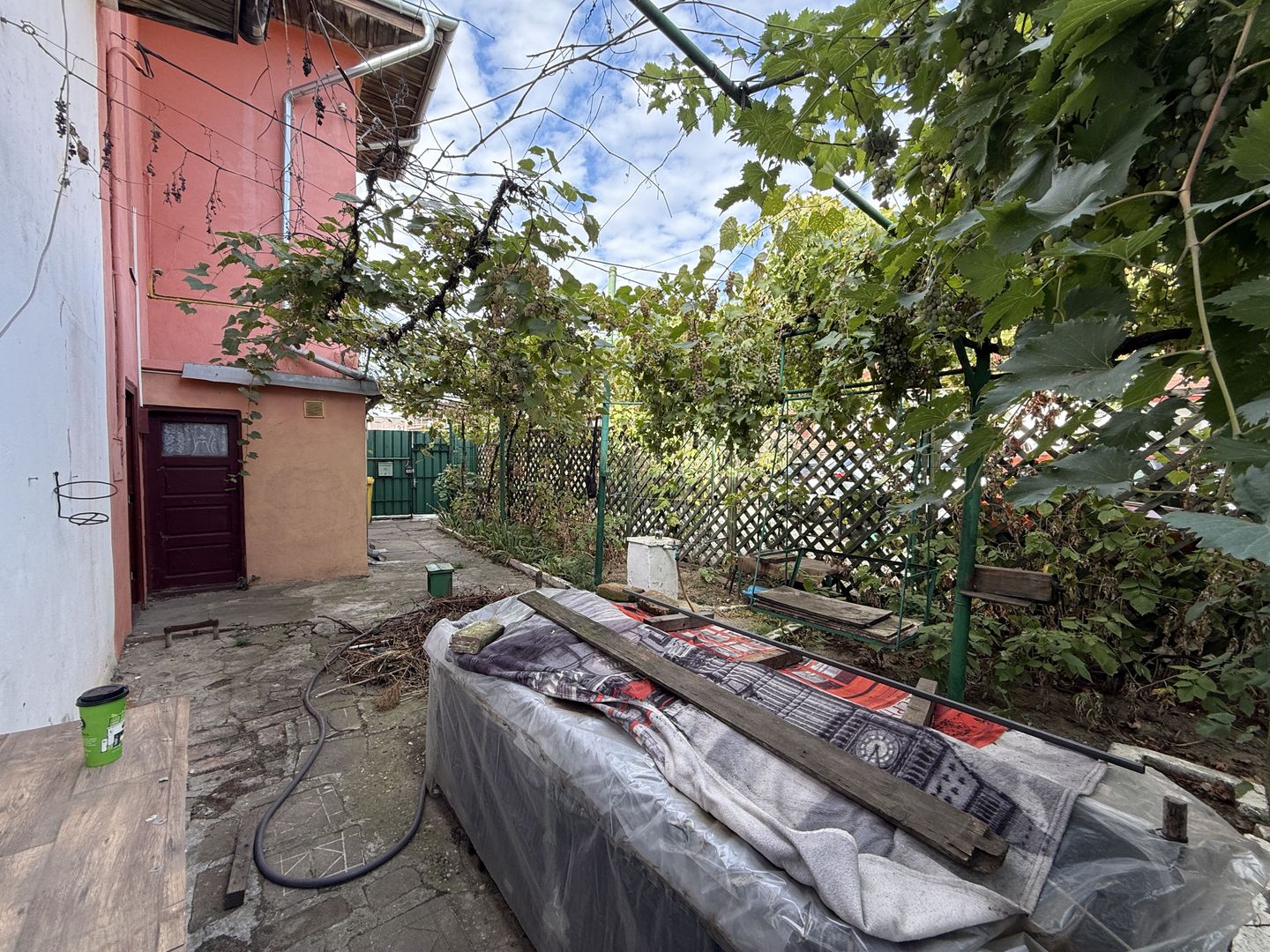 De vanzare apartament de 94MP cu curte de 90 MP - Poză 16