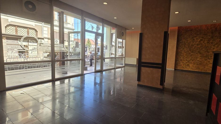 Spatiu comercial de inchiriat – fosta Pizzeria Unirii, Lugoj - Poză 2