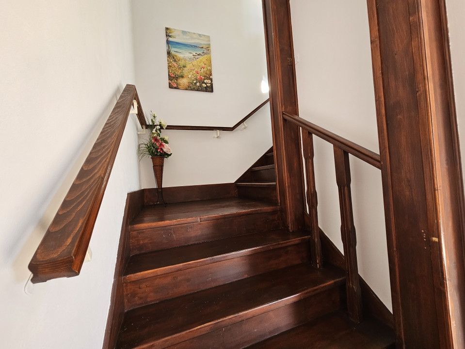 Vilă P +M în centrul orașului Otopeni, 7 + camere, anexe apartament - Poză 4