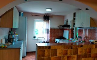 Casa cu 3 apartamente în Dumbravita aproape de pădure - Poză 3