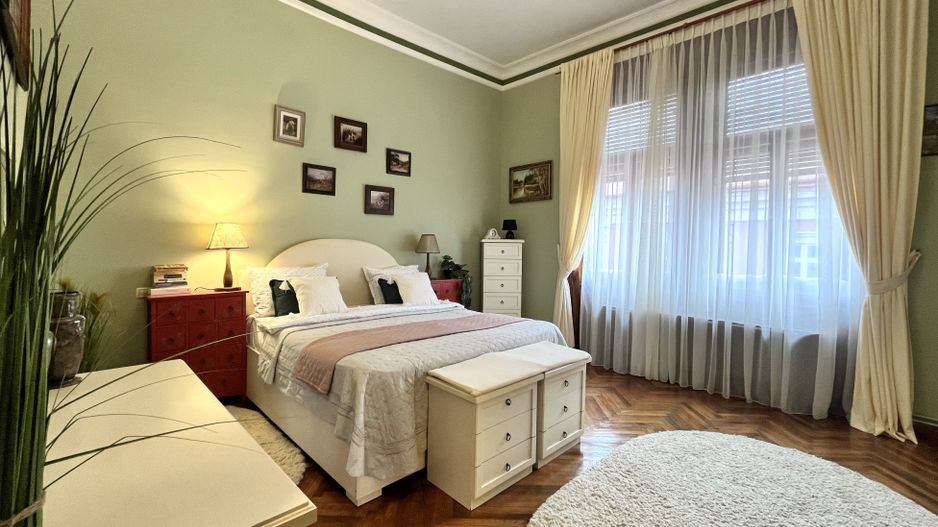 Apartament grandios cu vedere spectaculoasă spre Piața Libertății - Poză 15