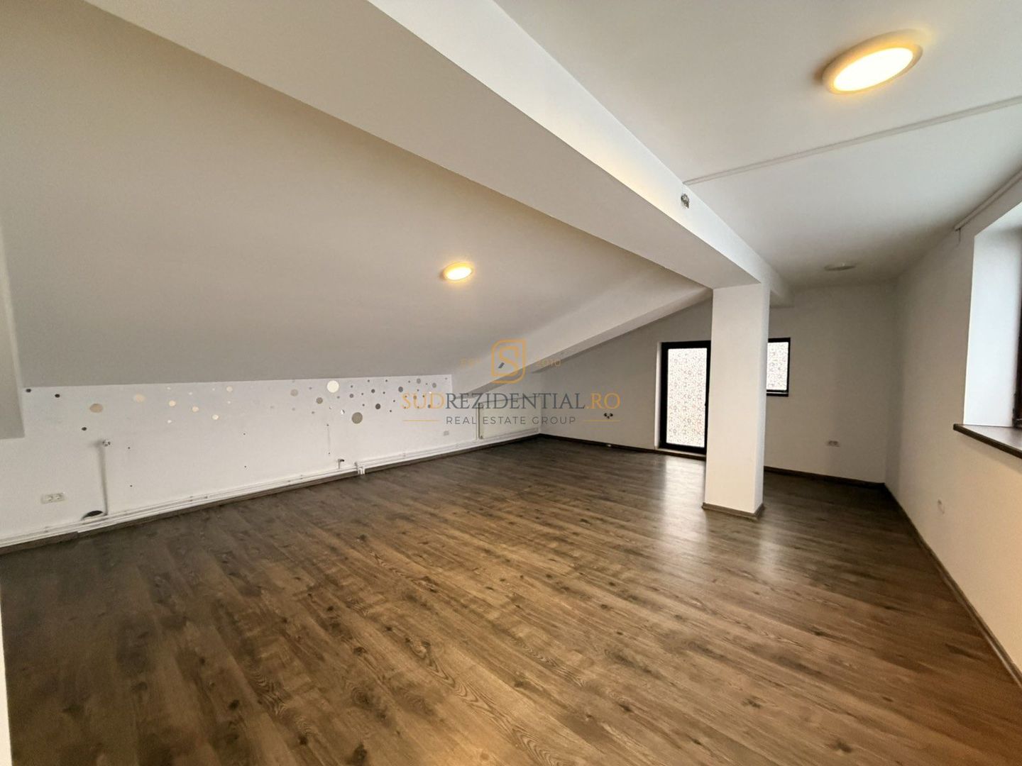 Spatiu comercial, pozitionare excelenta, exact la metrou Aparatorii P - Poză 4