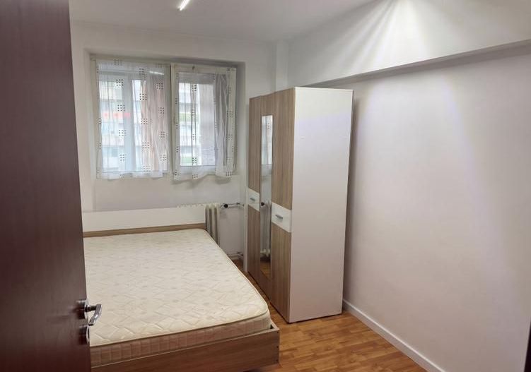 Apartament 3 camere decomandat langa metrou Valea Ialomitei - Poză 8