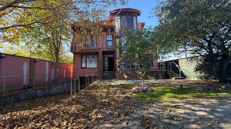Vila Spațioasă 9 Dormitoare. Investiție - Poză 3