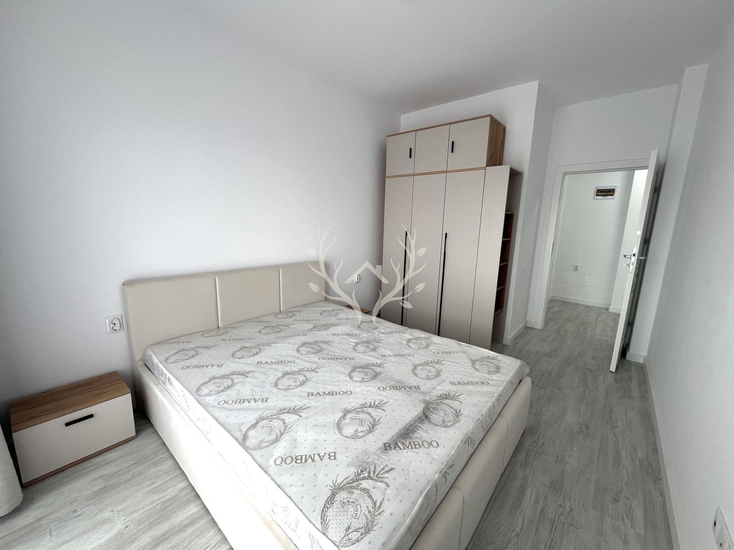 Apartament cu 2 camere, totul nou, parcare subterana – Str. E - Poză 4