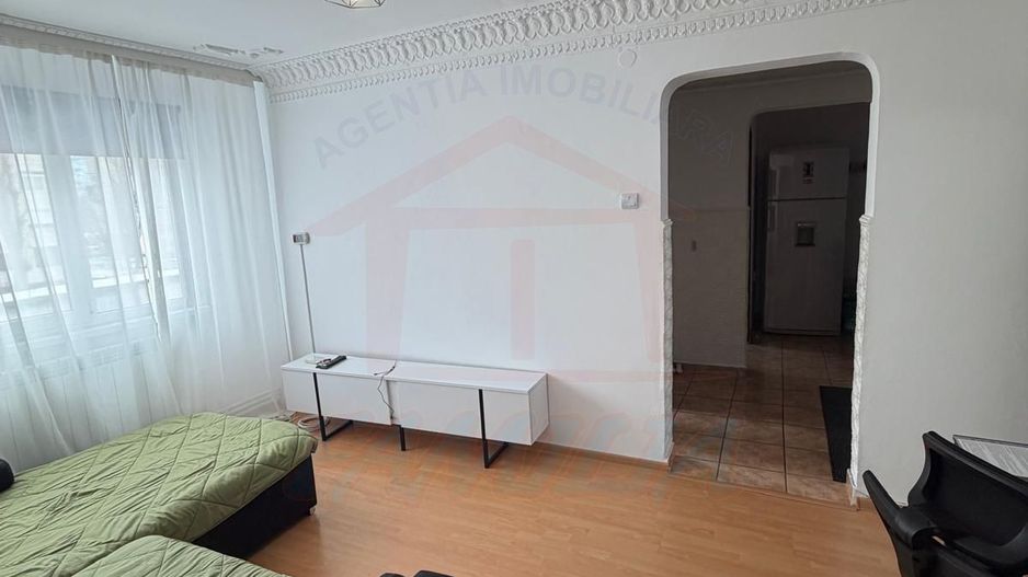 Vanzare apartament cu 4 camere in Micro 39b( k-uri), etaj 1, - Poză 10