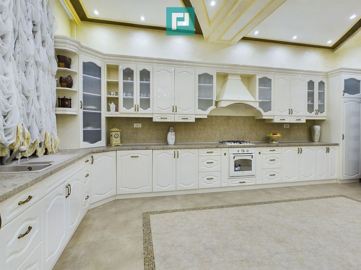 Vilă luxoasă cu o casă de oaspeți în Serbia - Poză 5