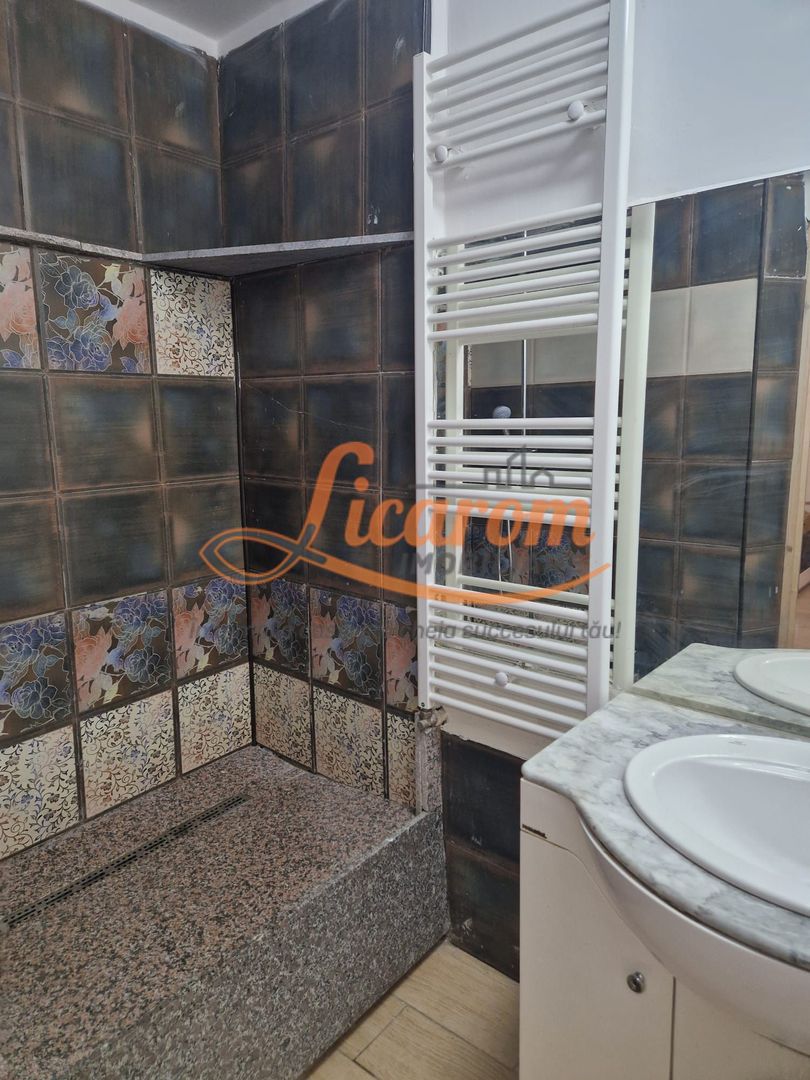 Garsoniera in casa str Iuliu Maniu curte comuna. - Poză 11