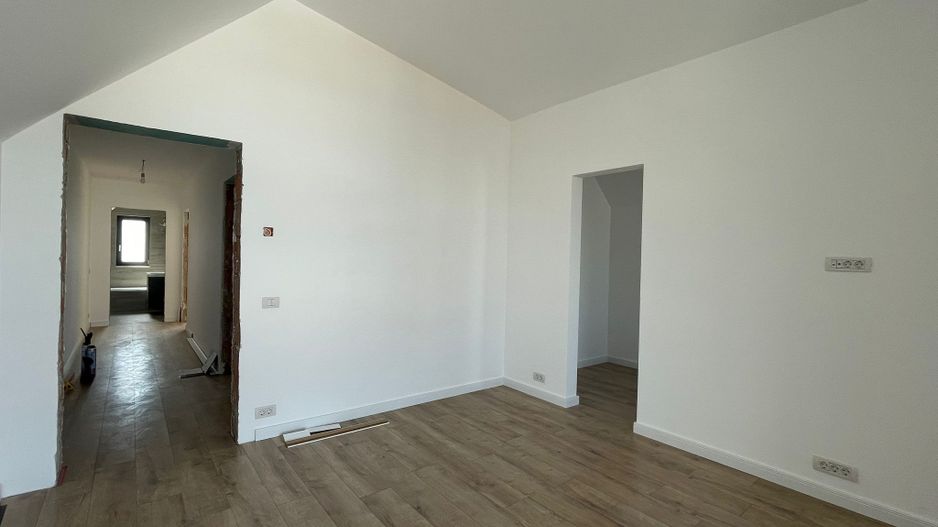 Duplex cu arhitectura deosebita - Mosnita Noua - Poză 11