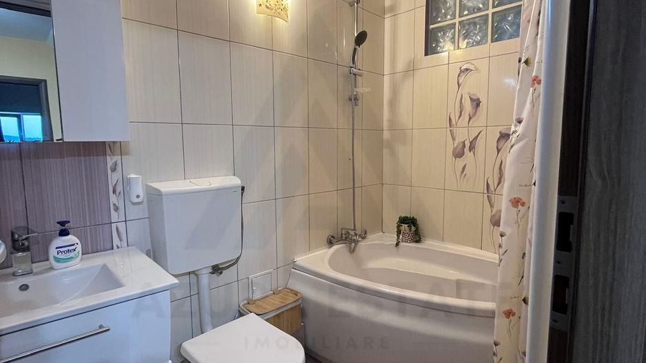 Apartament 3 camere 2 balcoane bucatarie inchisa in zona Strand II - Poză 9