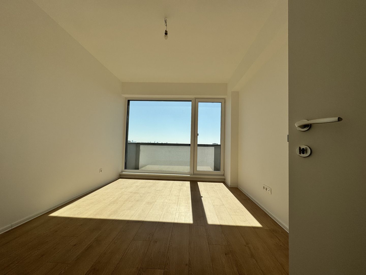 Apartament 2 camere decomandat + terasa 10mp Lacul Straulesti - Poză 2