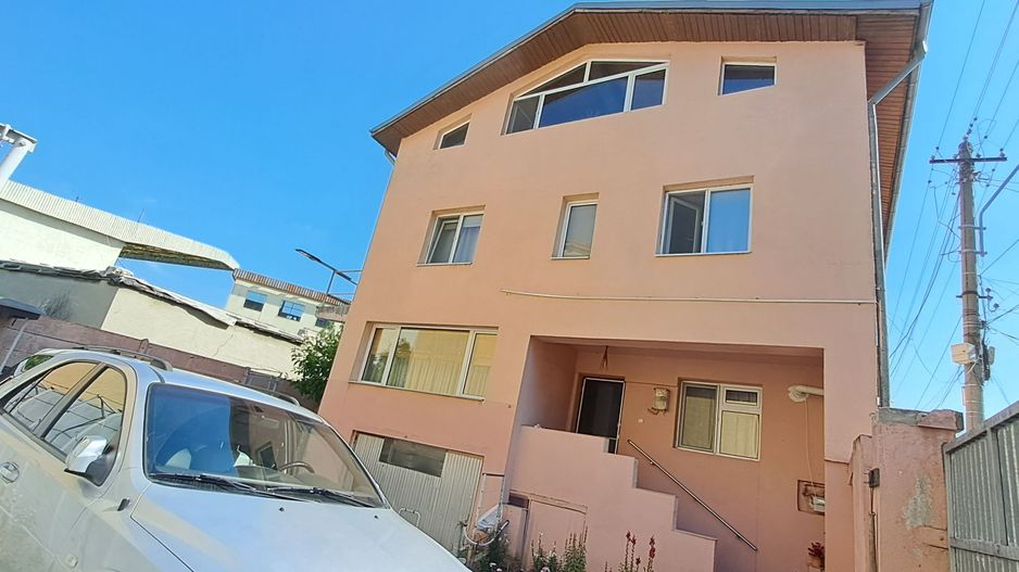 Brancoveanu vila 5 camere, garaj subteran, utilitati, acte disponibile - Poză 1