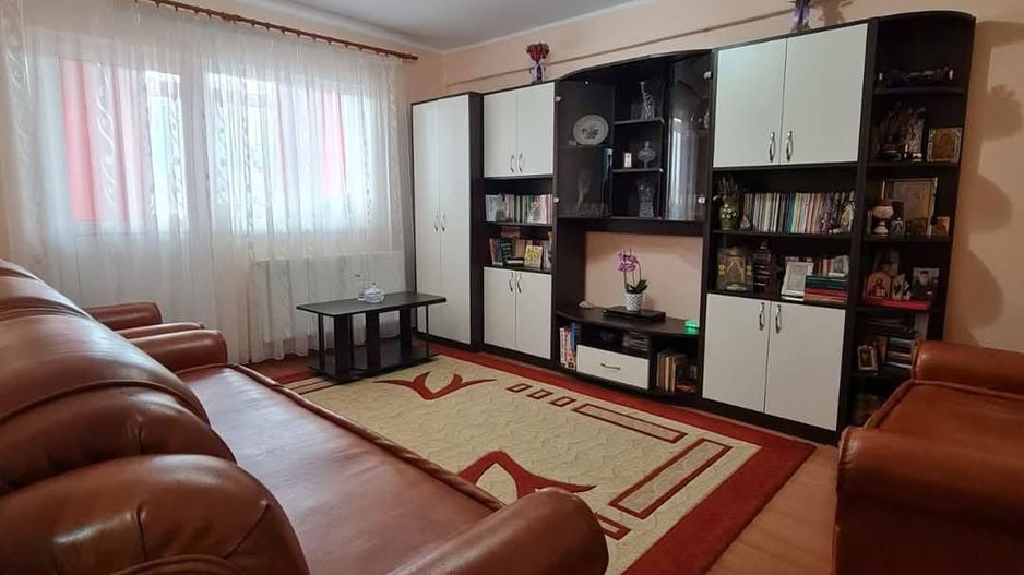 Apartament 3 dec,Micro 20,et 4 - Poză 1
