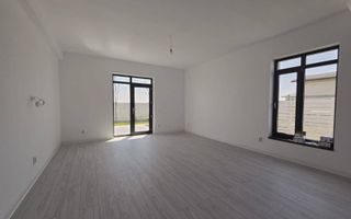 Casa parter- 4 camere- 2 bai- beci- 800m de autobuz scoala gradinita - Poză 3