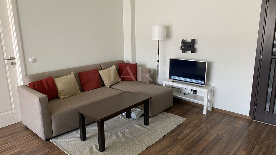 Apartament cu 3 camere, renovat, două balcoane, parcare, zona Teilor. - Poză 2