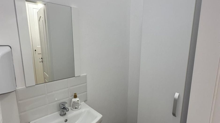 Imobil cu destinatii multiple- 6 apartamente - Poză 3