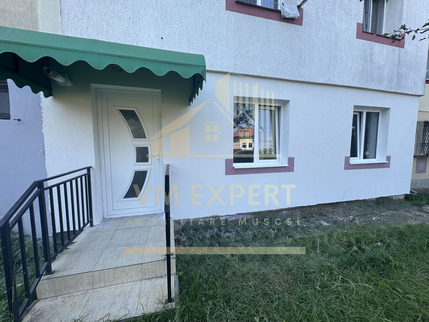 SPAȚU COMERCIAL 34 MP CAMPULUNG VIZAVI DE CENTRU MEDICAL CLUBUL SANATĂȚII - Poză 1