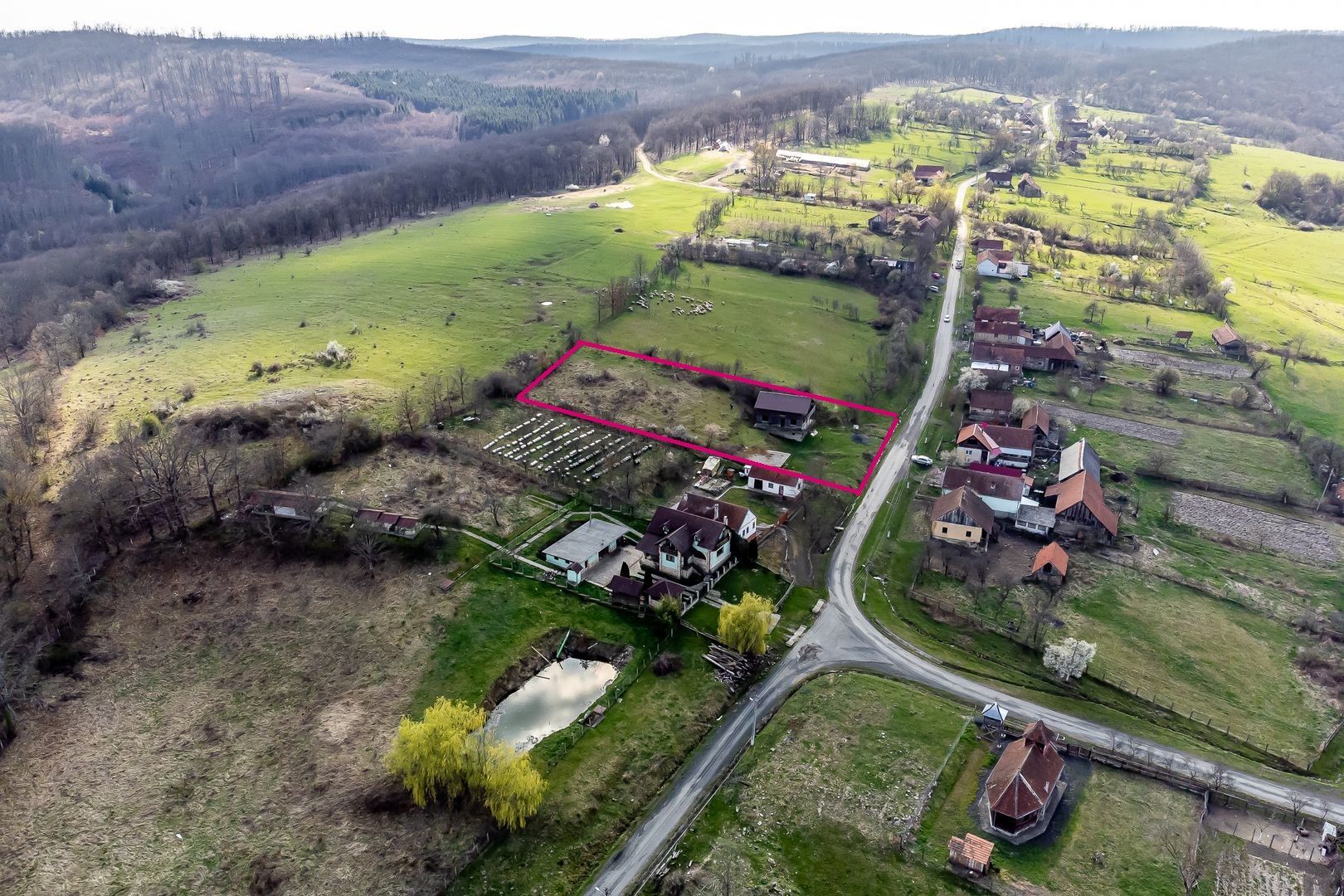 Cabană pe 3 niveluri - zonă spectaculoasă - Pătârș - COMISION 0% - Poză 1