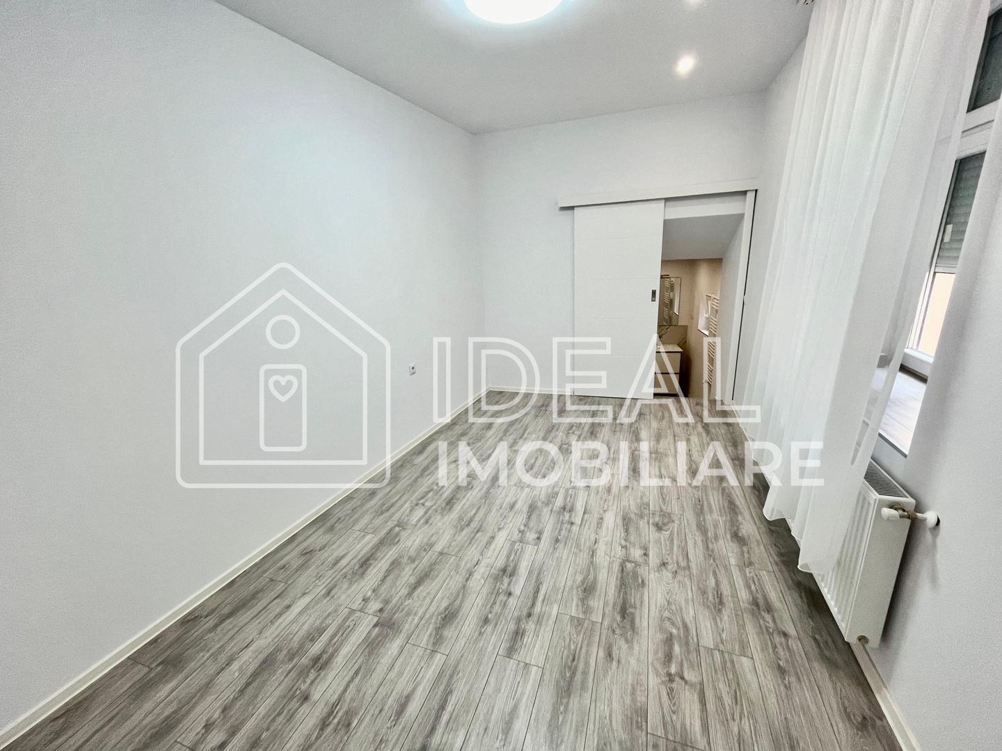 Apartament Ultracentral cu 2 camere complet renovat - de vânzare - Poză 4