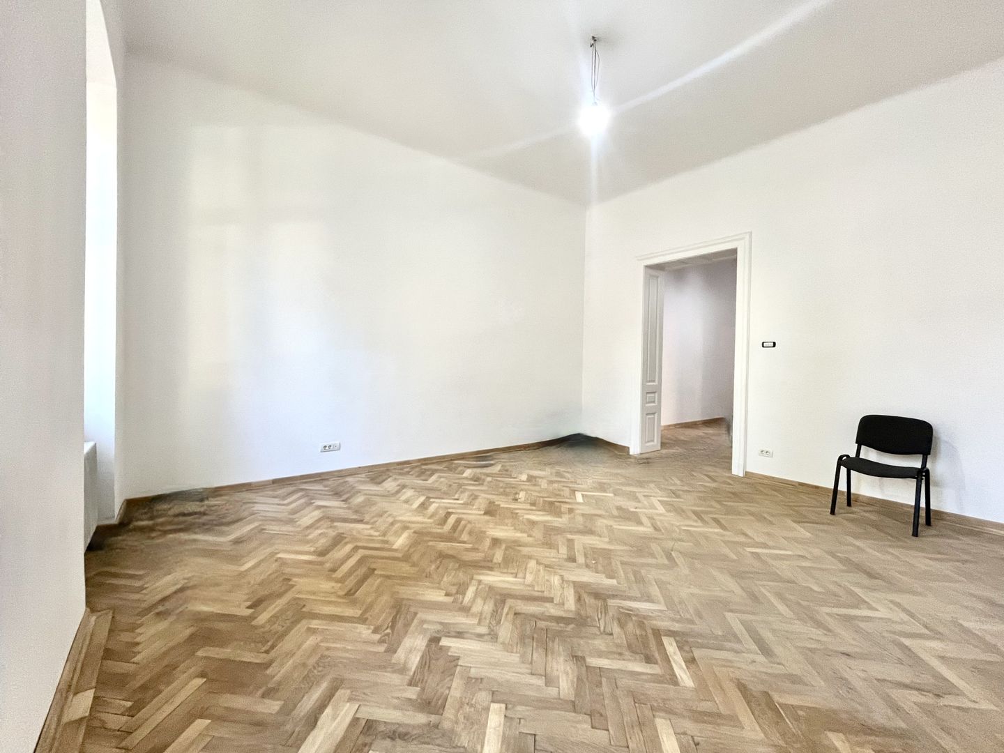 Apartament 2 camere, renovat integral, pretabil birou, zona Centrala - Poză 4