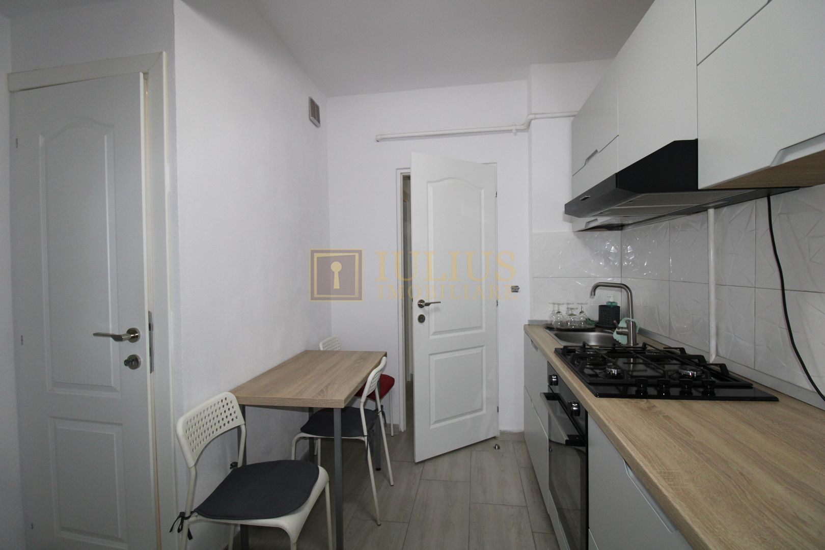 3 camere decomandate, balcon generos de 17 mp, bloc modernizat-Gh Lazăr - Poză 19