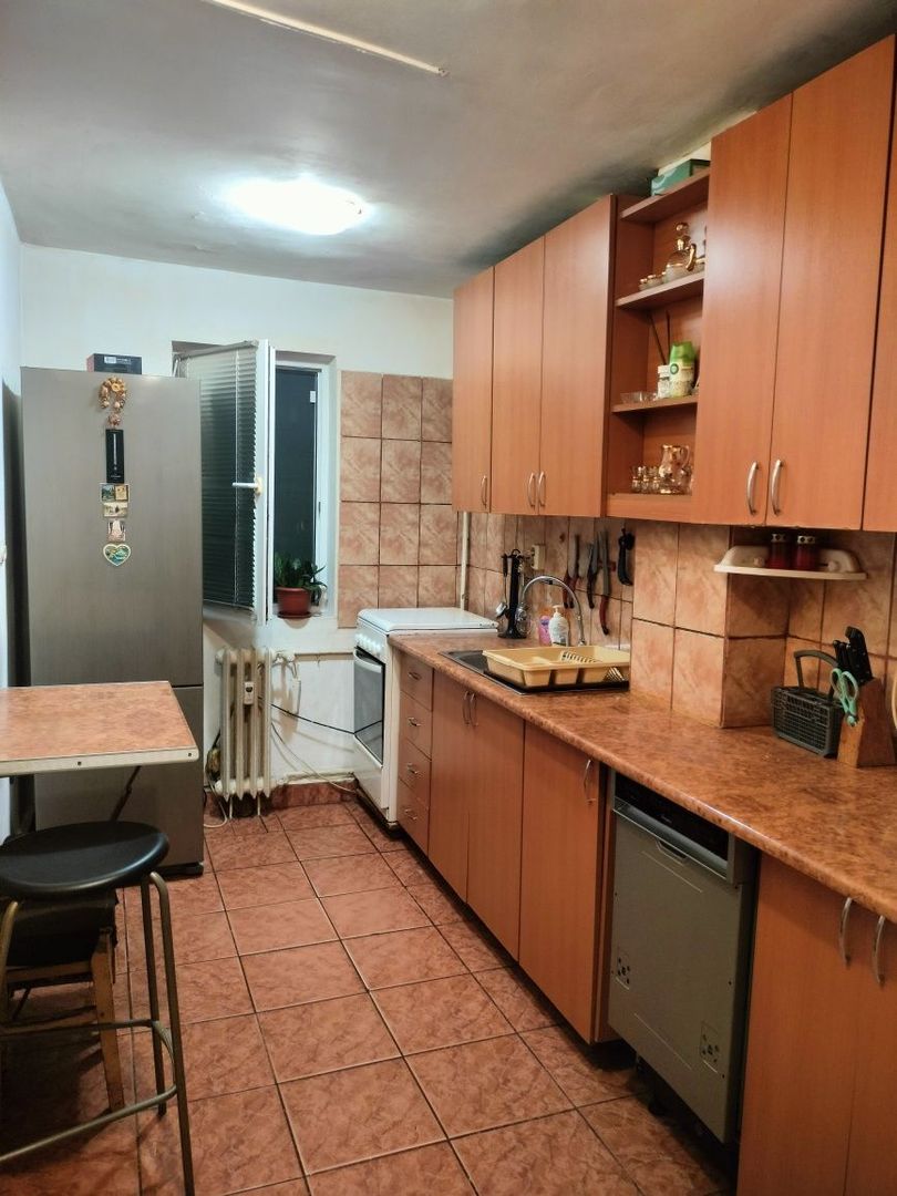Proprietar închiriez apartament cu doua camere in zona Teiul Doamnei - Poză 1