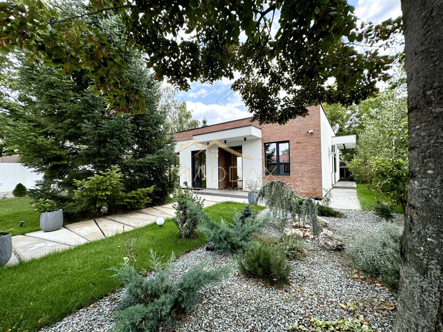 Vila cu 5 camere // * 565 mp gradina* // Tunari - Poză 89