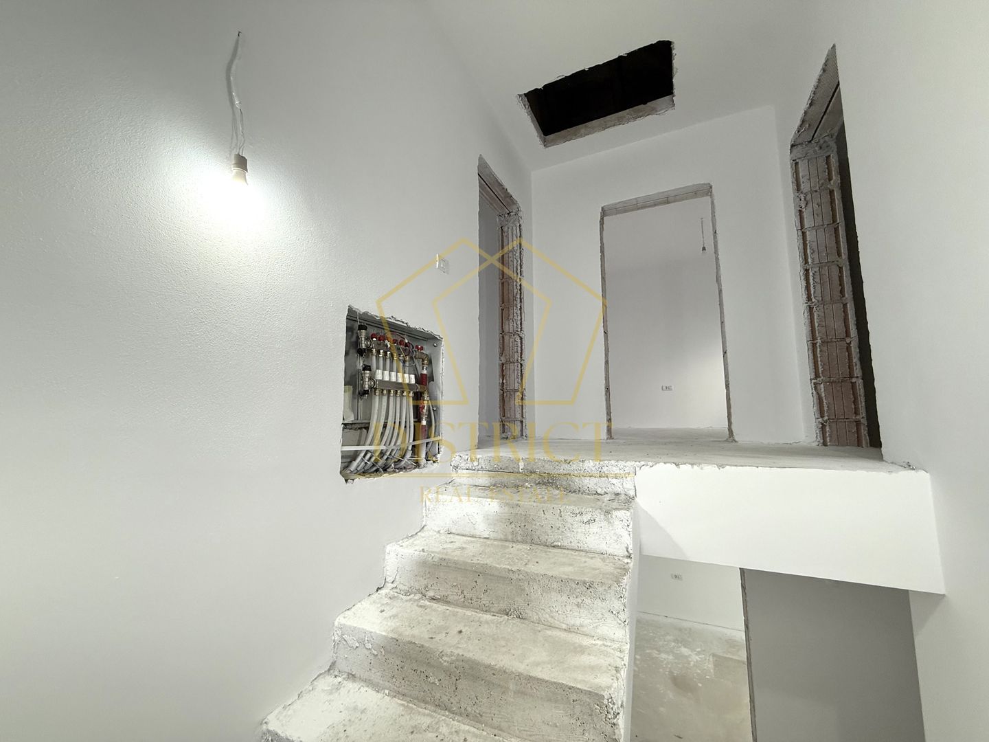 Duplex despartit prin camera tehnica cu 4 camere | Giroc - Poză 6