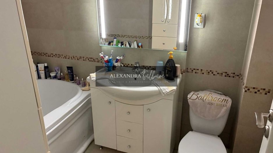 Apartament 3 camere, 2 balcoane, etaj intermediar - Poză 7