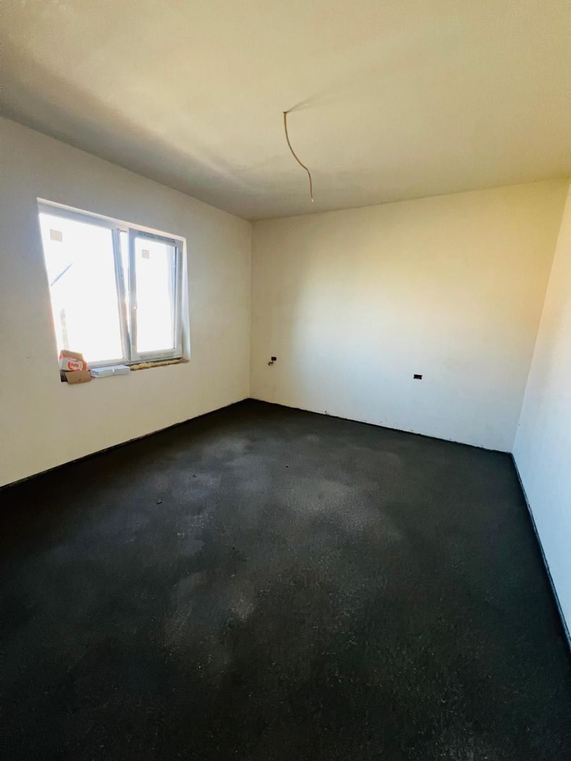 Casa noua ,  finisata cu 5 camere in localitatea Santandrei - Poză 3