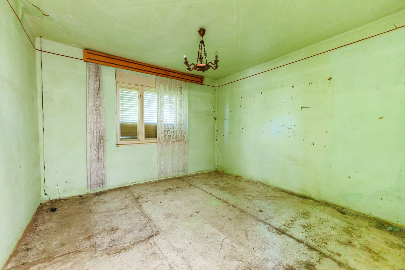 Casă cu potențial în Iratoș - Poză 26