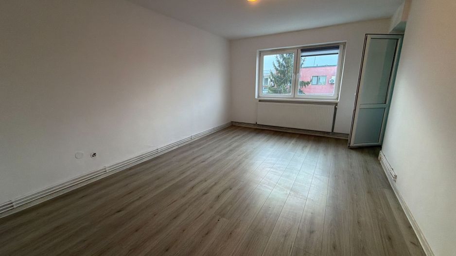 Garsonieră decomandată zona lenin 30 MP str sporturilor - Poză 1